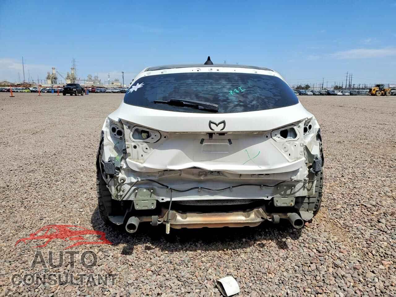 MAZDA 3 2018 - 3MZBN1L30JM176838