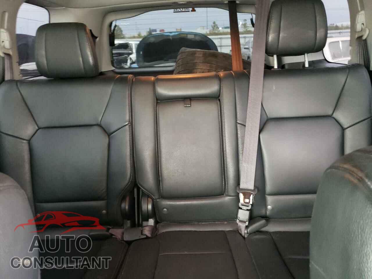 HONDA PILOT 2015 - 5FNYF4H58FB009287