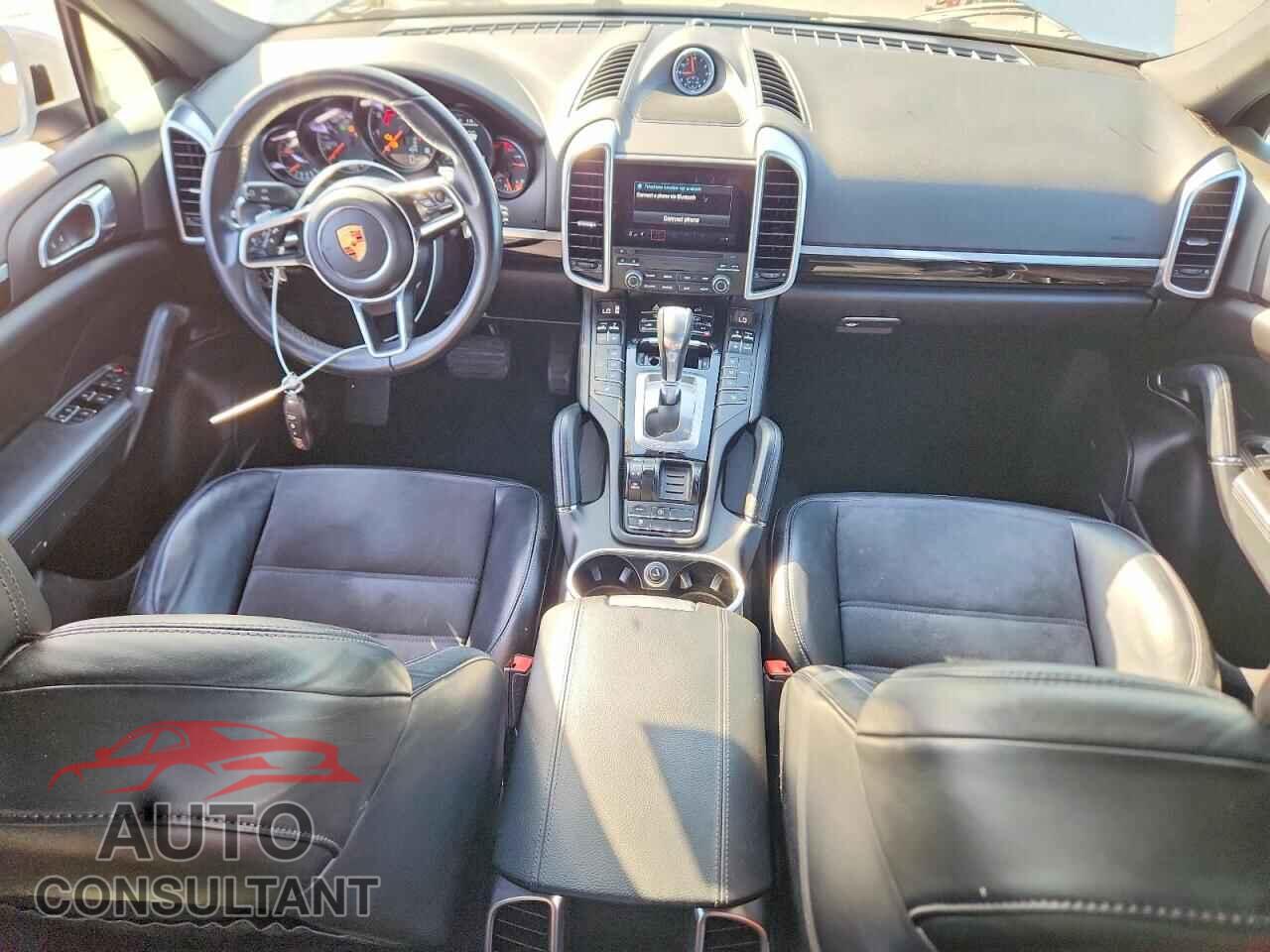 PORSCHE CAYENNE 2018 - WP1AA2A23JKA03492