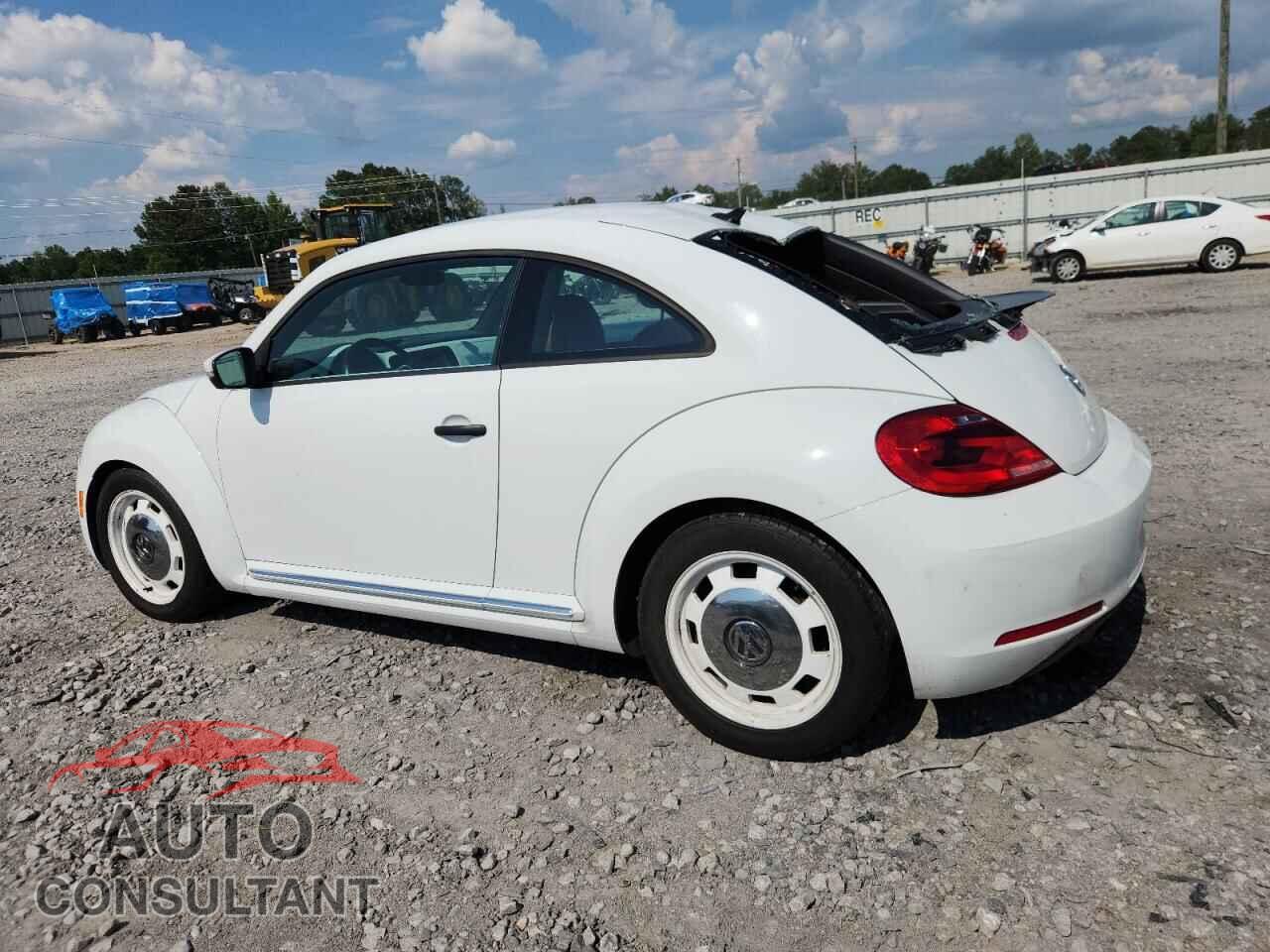 VOLKSWAGEN BEETLE 2015 - 3VWF17AT7FM654540