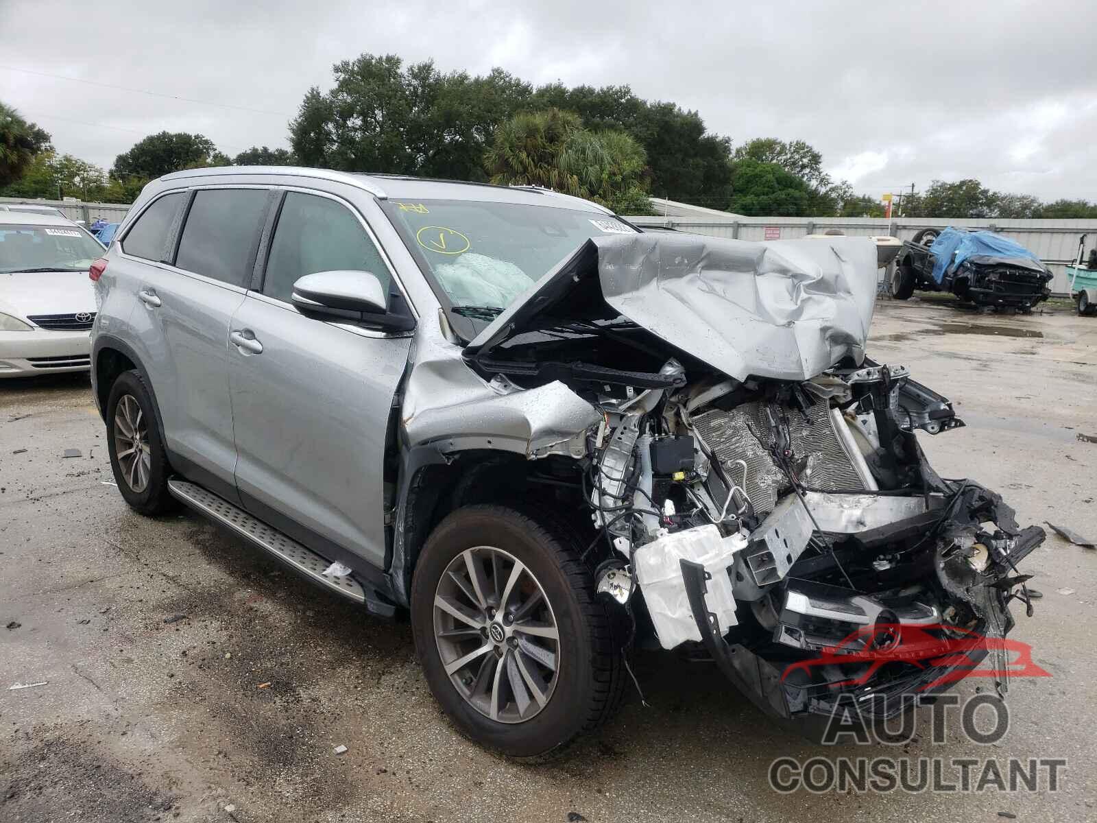 TOYOTA HIGHLANDER 2019 - 5TDKZRFH9KS564861