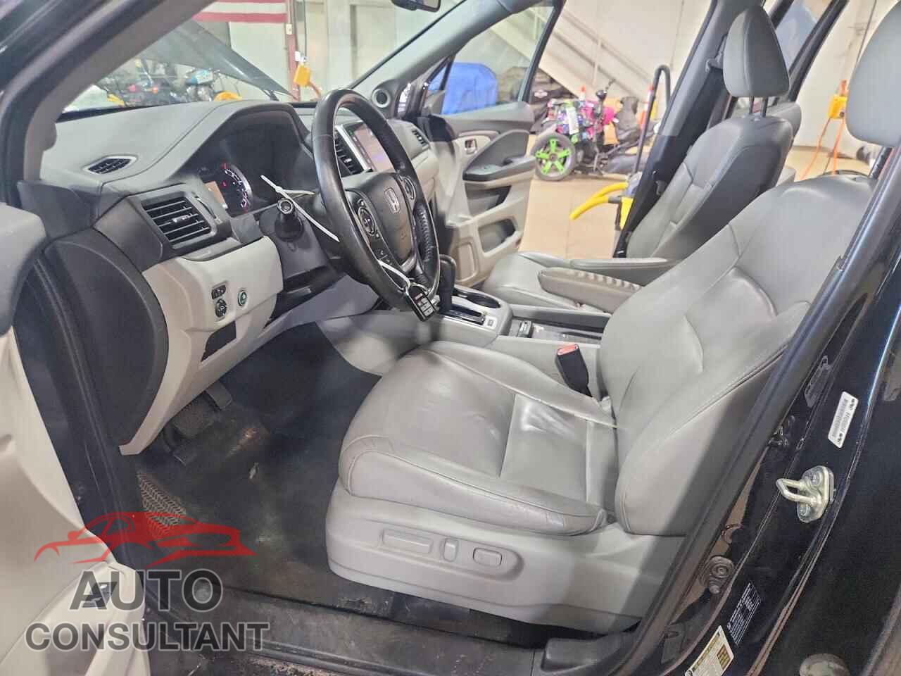 HONDA PILOT 2016 - 5FNYF6H74GB048652