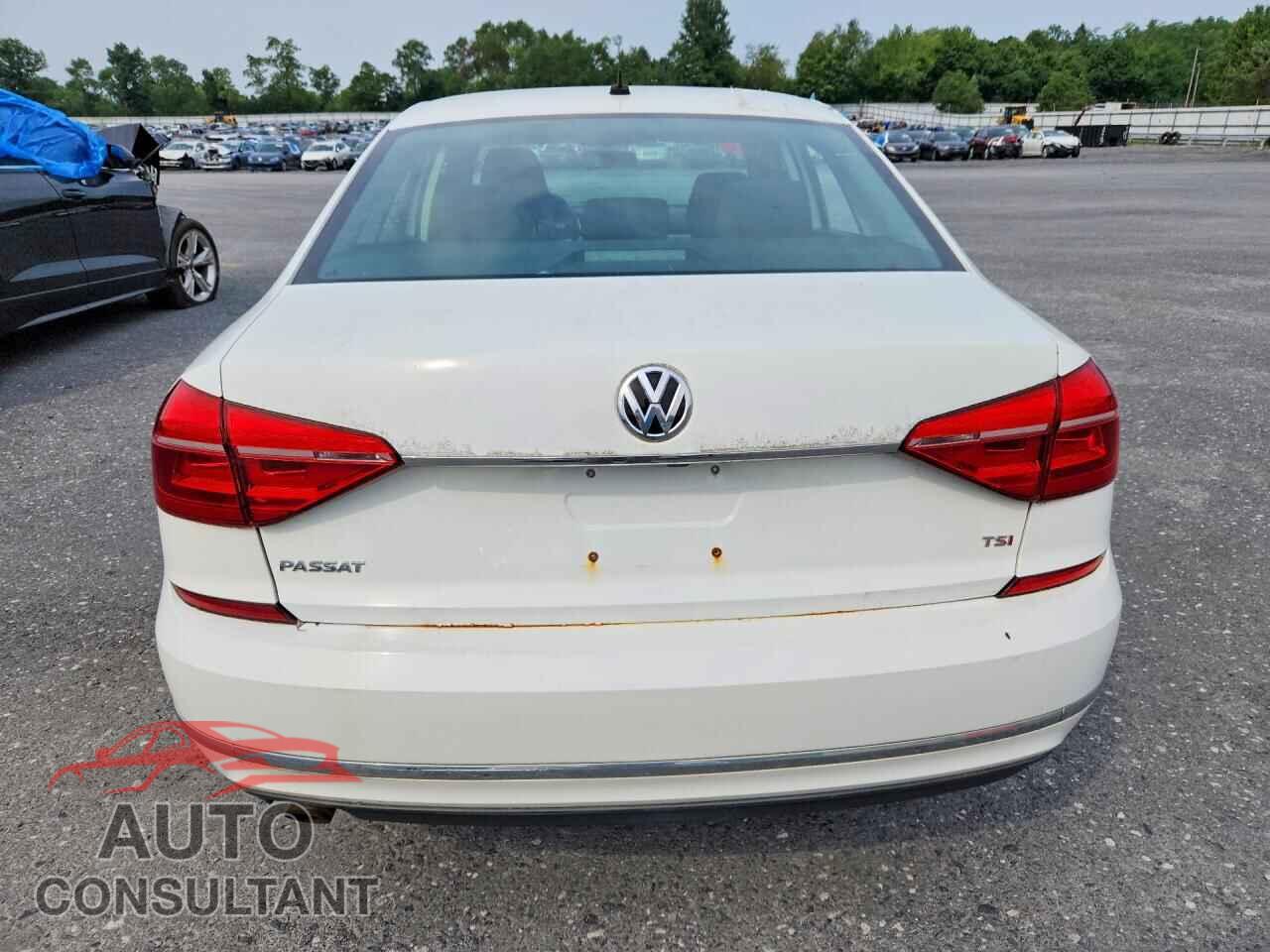 VOLKSWAGEN PASSAT 2016 - 1VWAT7A33GC056422