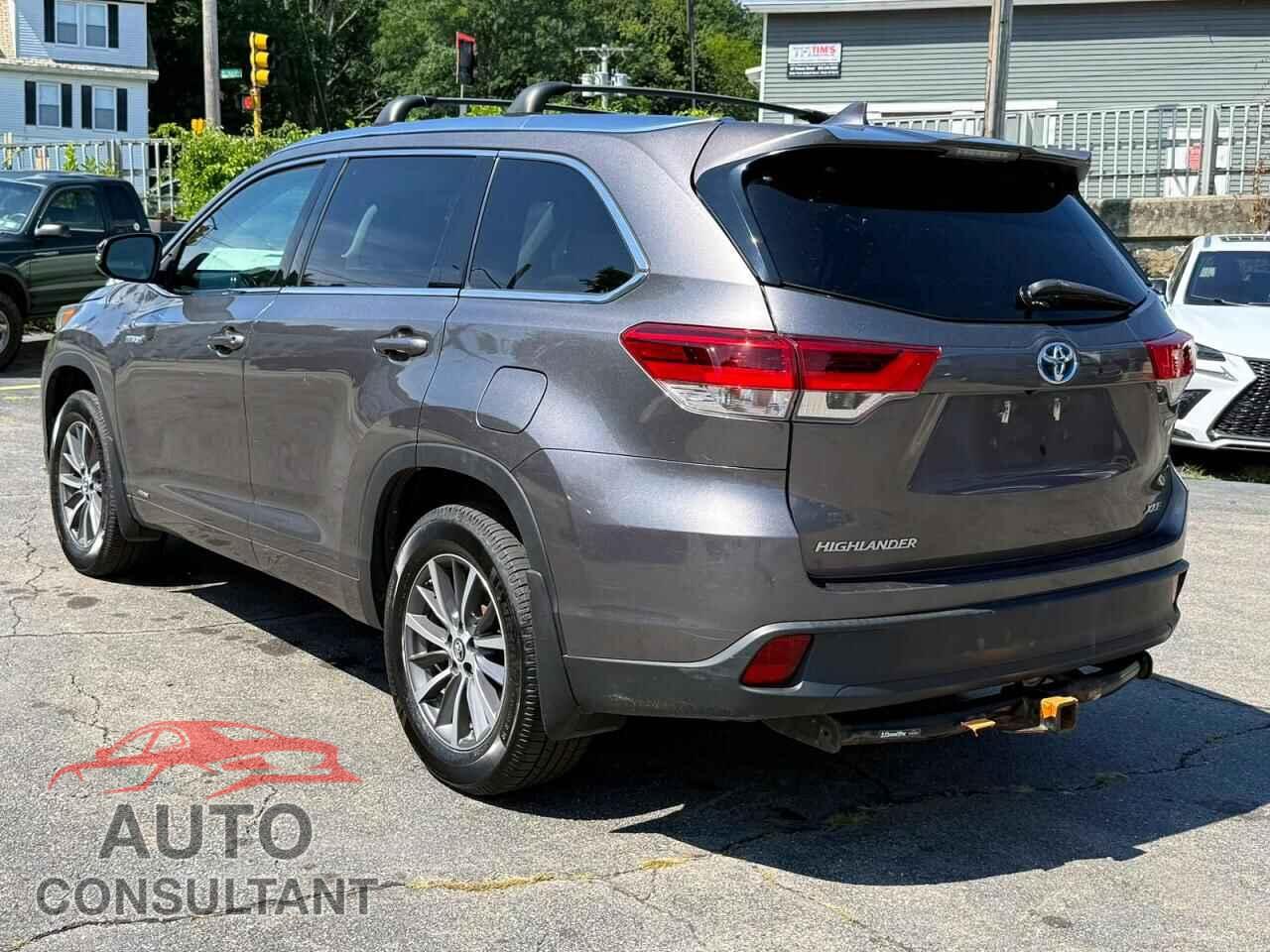 TOYOTA HIGHLANDER 2018 - 5TDJGRFH7JS045355