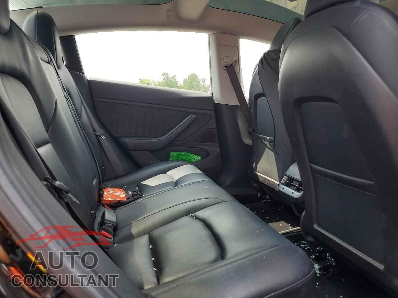 TESLA MODEL 3 2018 - 5YJ3E1EB0JF067909