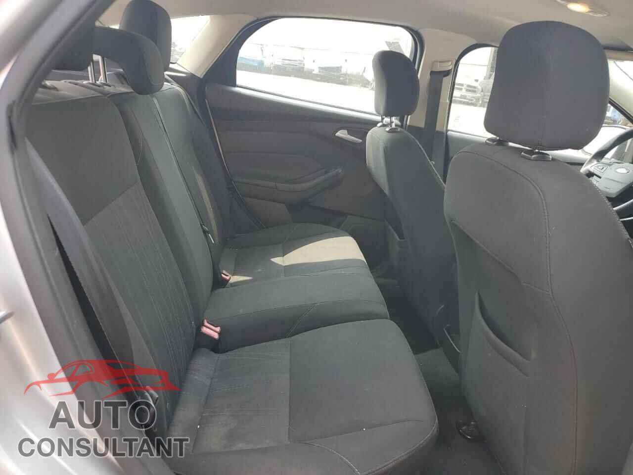 FORD FOCUS 2015 - 1FADP3K2XFL328780