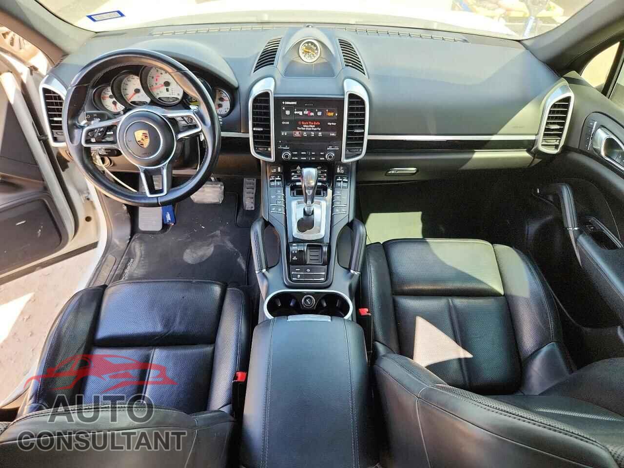 PORSCHE CAYENNE 2017 - WP1AA2A23HKA81491