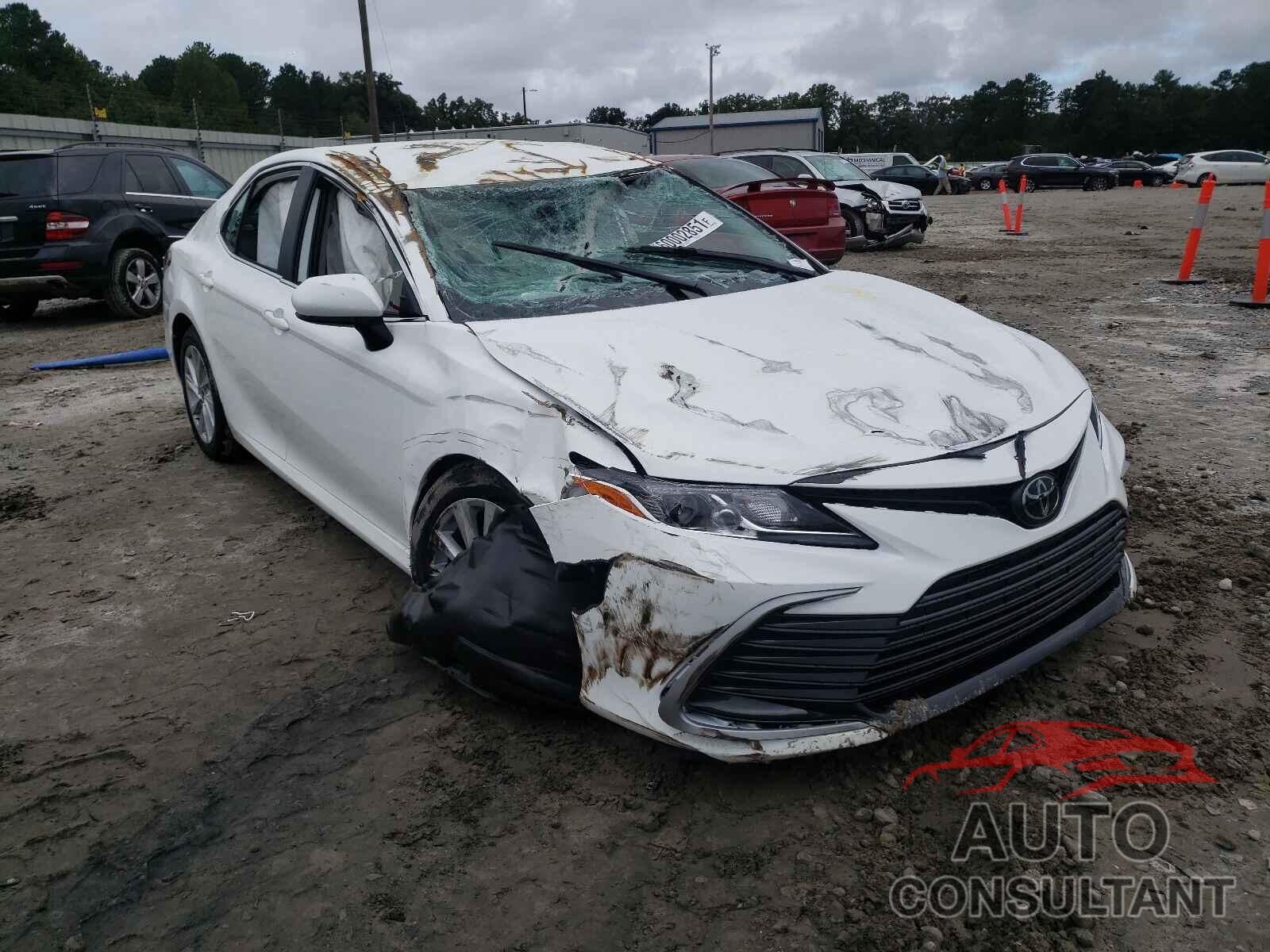 TOYOTA CAMRY 2022 - 4T1C11AK6NU627197