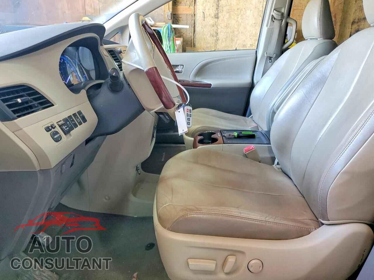 TOYOTA SIENNA 2013 - 5TDDK3DC8DS067448