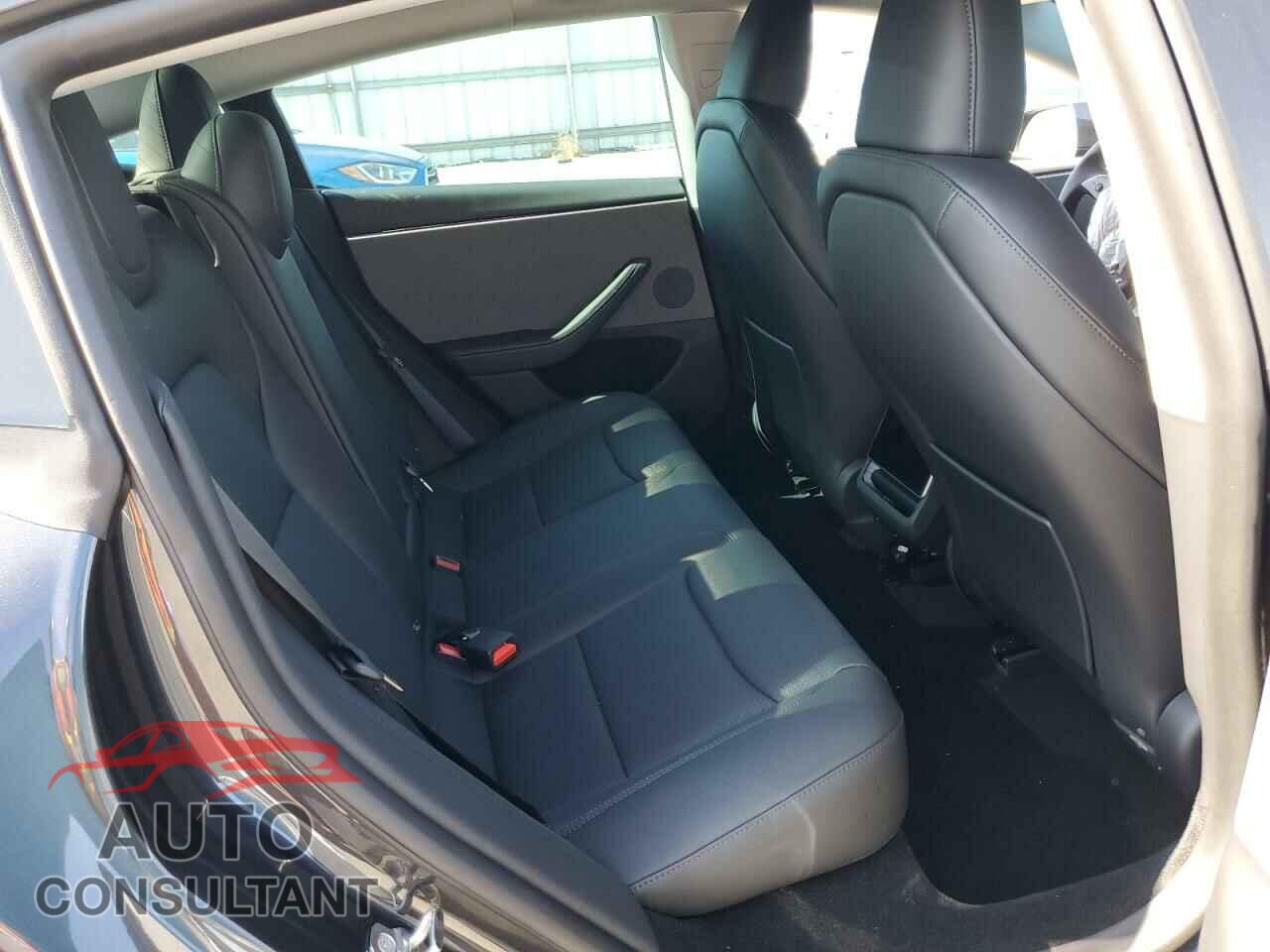 TESLA MODEL 3 2024 - 5YJ3E1EA3RF746382