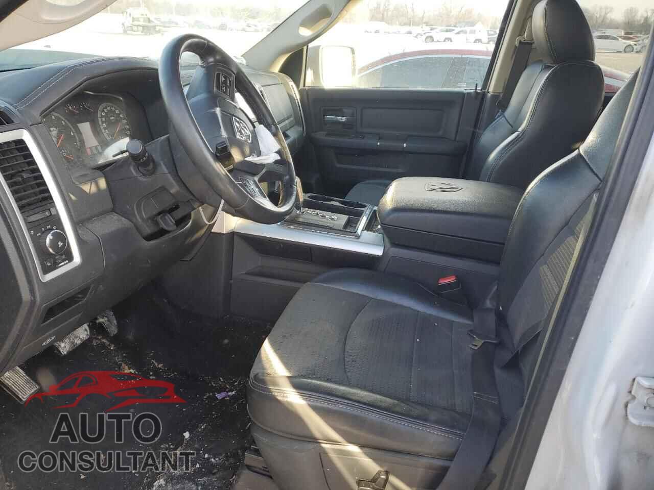 DODGE RAM 1500 2012 - 1C6RD7MT2CS111285