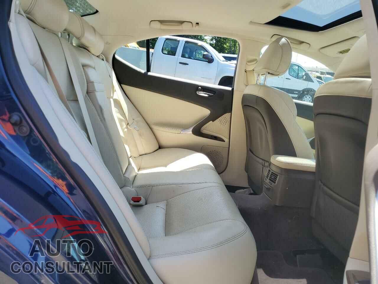 LEXUS IS 2011 - JTHCF5C20B5047491