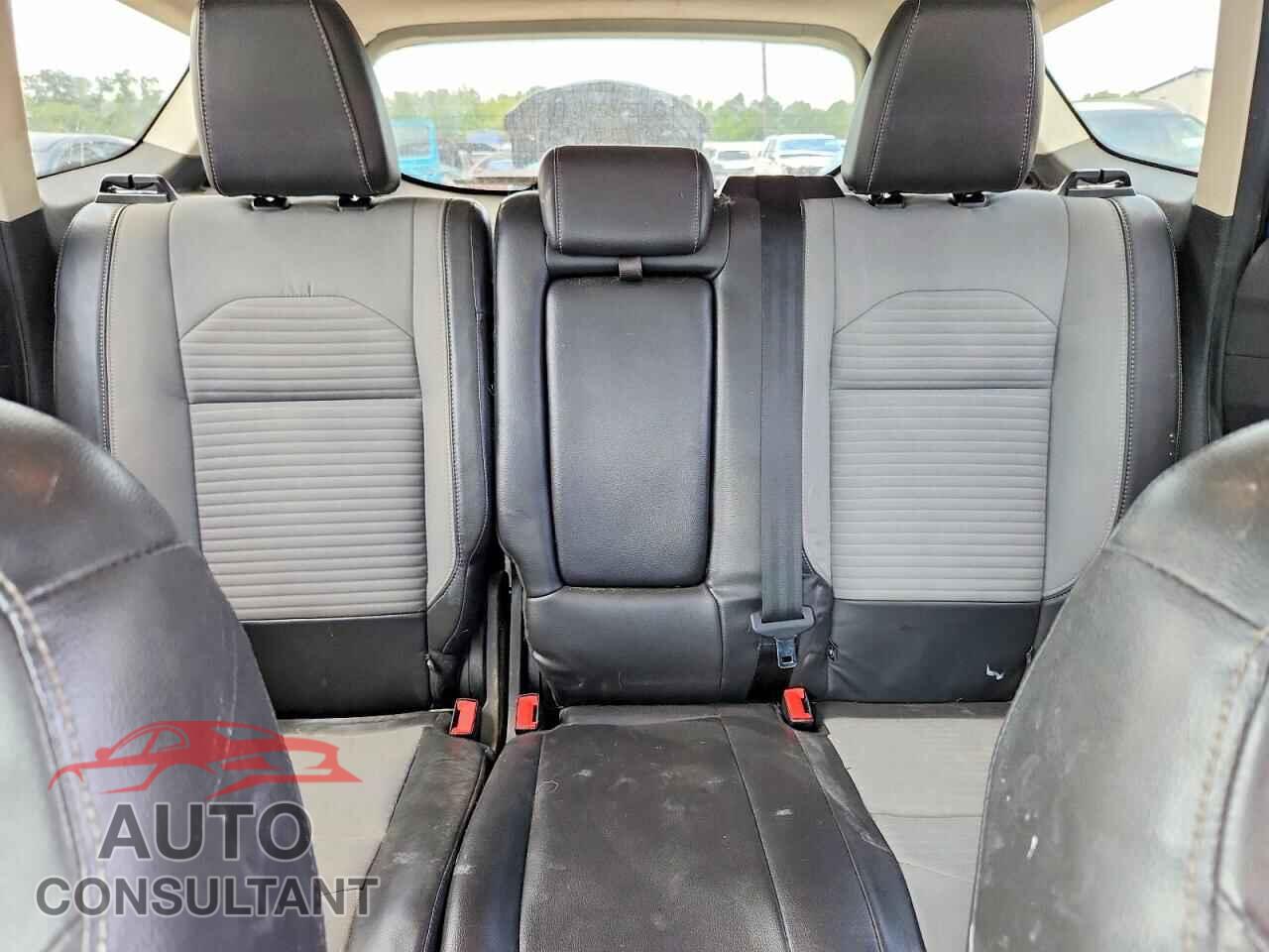 FORD ESCAPE 2017 - 1FMCU0GD7HUD37663