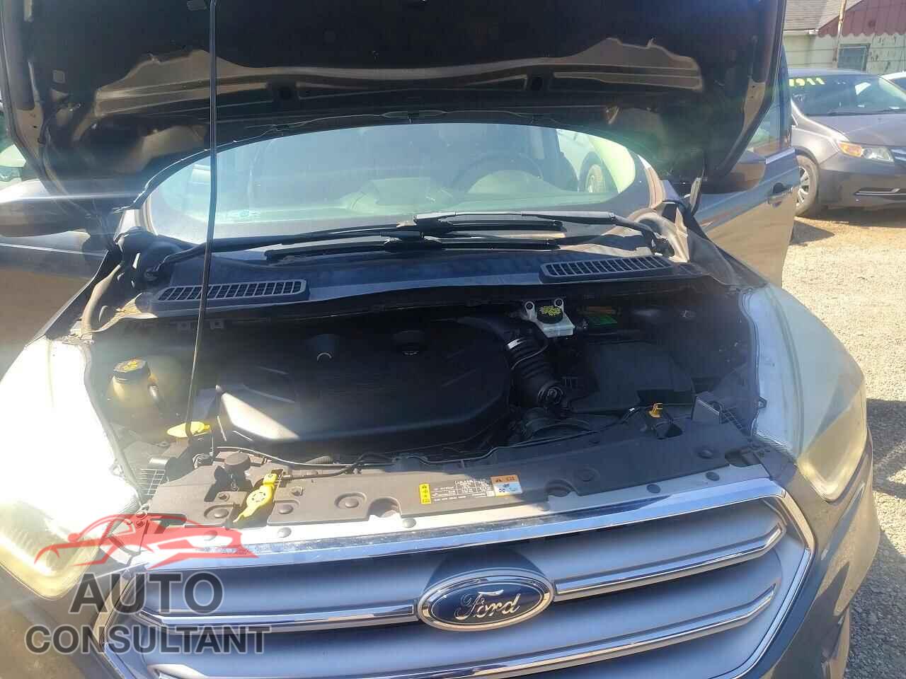 FORD ESCAPE 2017 - 1FMCU9G90HUC73210