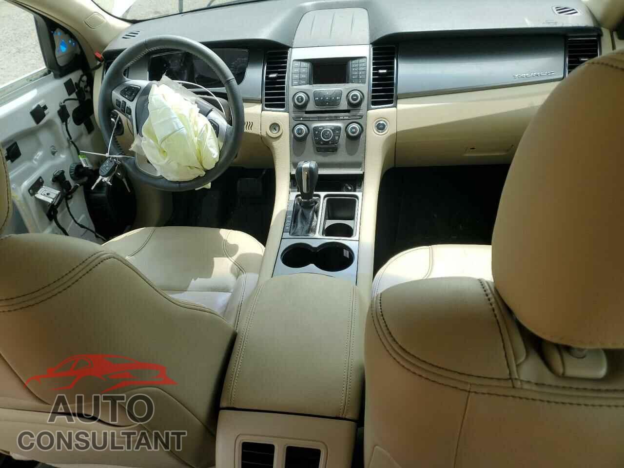 FORD TAURUS 2018 - 1FAHP2E80JG138497