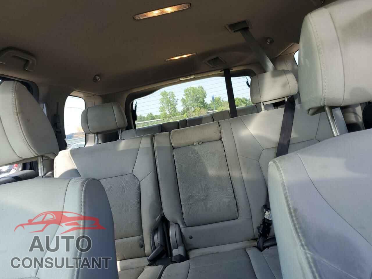 HONDA PILOT 2011 - 5FNYF4H21BB051882