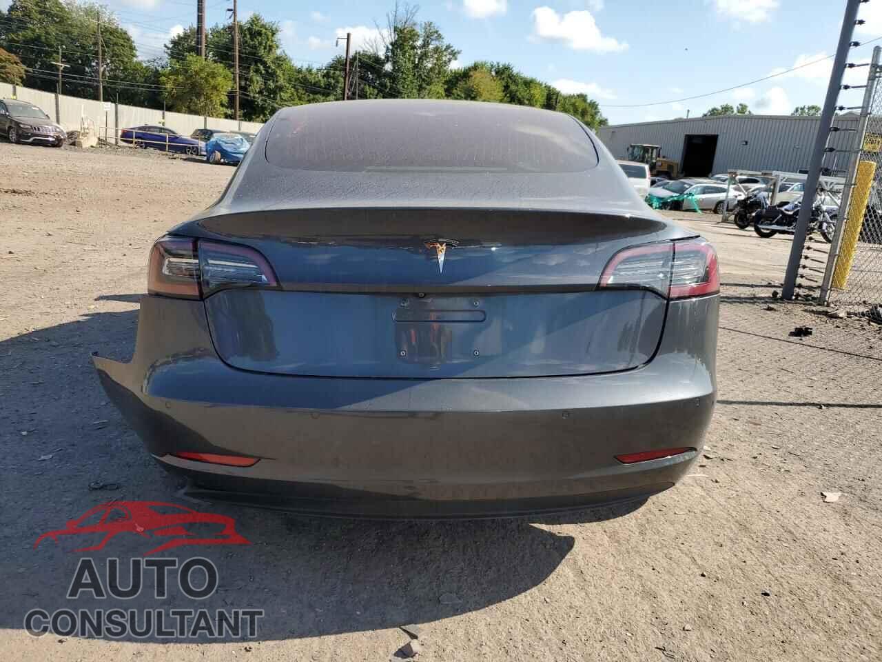TESLA MODEL 3 2018 - 5YJ3E1EA3JF031039