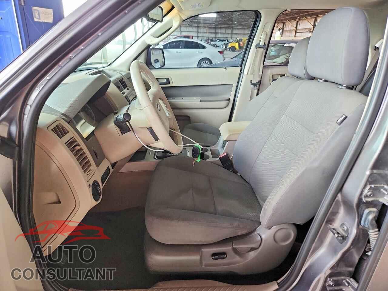 FORD ESCAPE 2009 - 1FMCU03749KA08724
