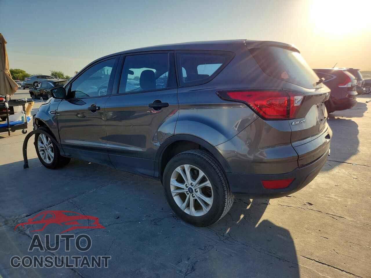 FORD ESCAPE 2019 - 1FMCU0F70KUB00970
