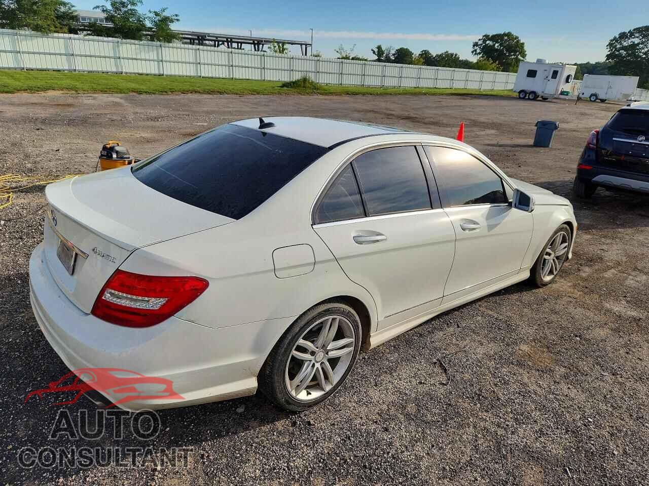 MERCEDES-BENZ C-CLASS 2012 - WDDGF8BB1CA693921