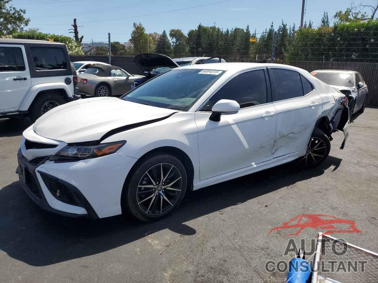 TOYOTA CAMRY 2023 - 4T1G11AK2PU155228