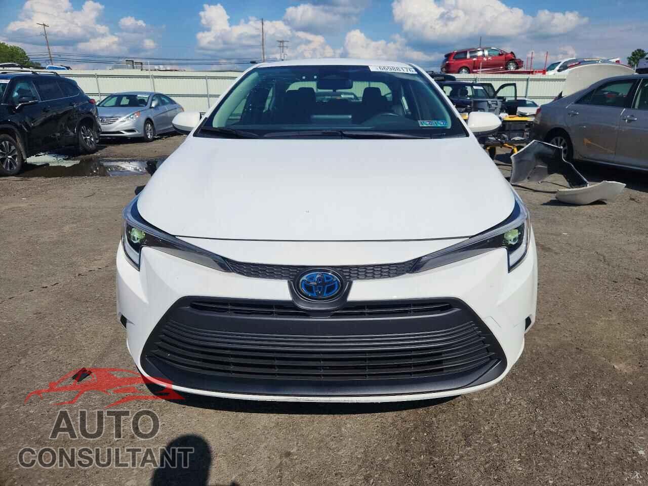 TOYOTA COROLLA 2024 - JTDBCMFE4R3036084