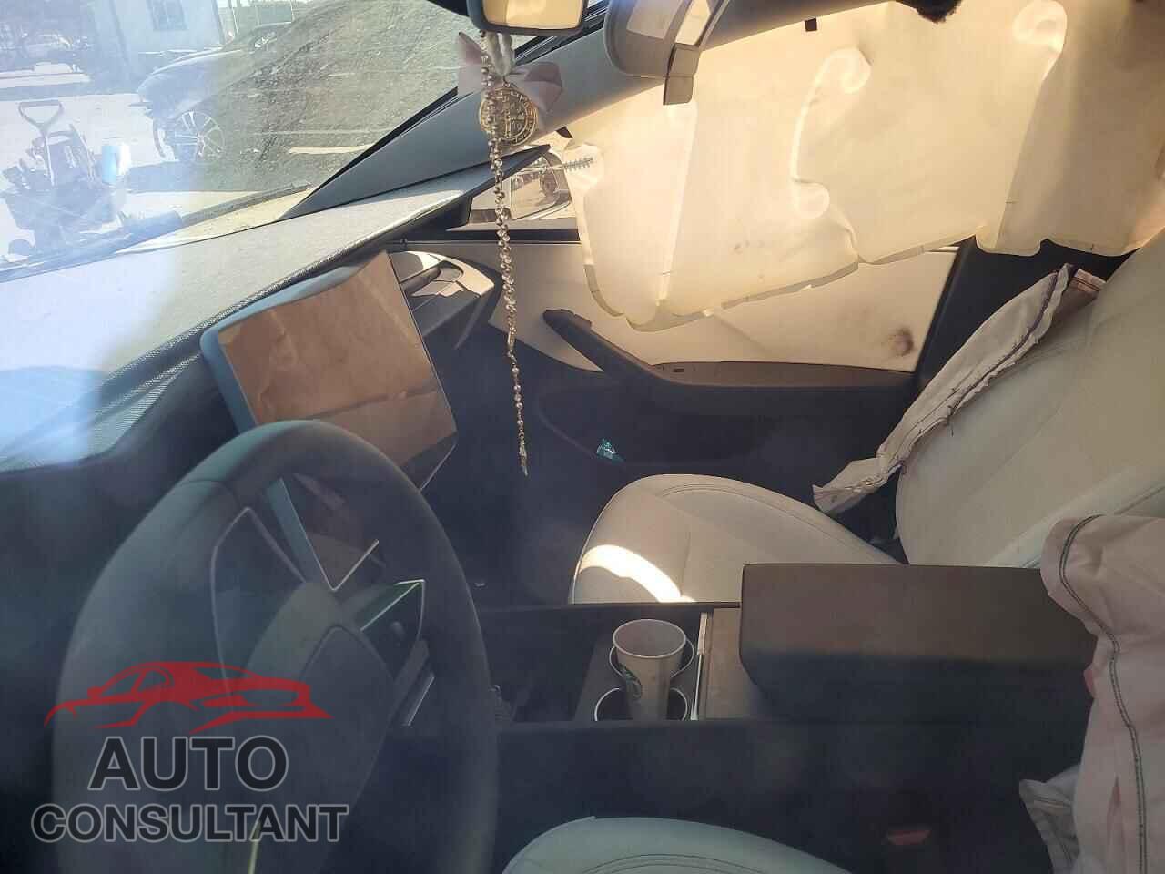 TESLA MODEL 3 2024 - 5YJ3E1EA4RF772165