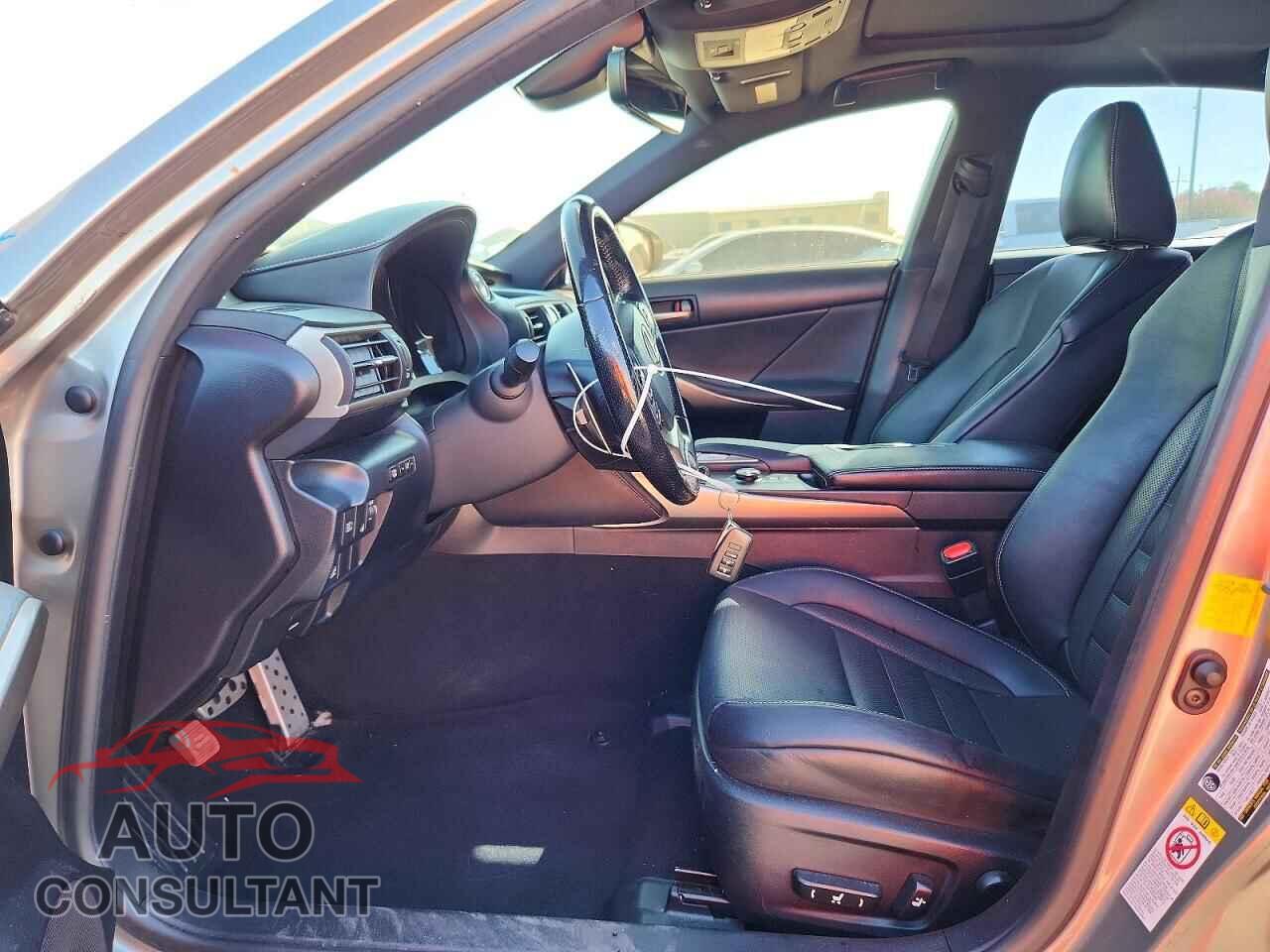 LEXUS IS 2017 - JTHBA1D2XH5051297