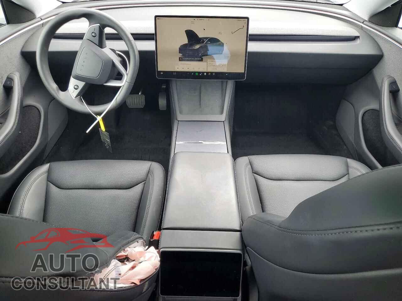 TESLA MODEL 3 2024 - 5YJ3E1EA3RF744843