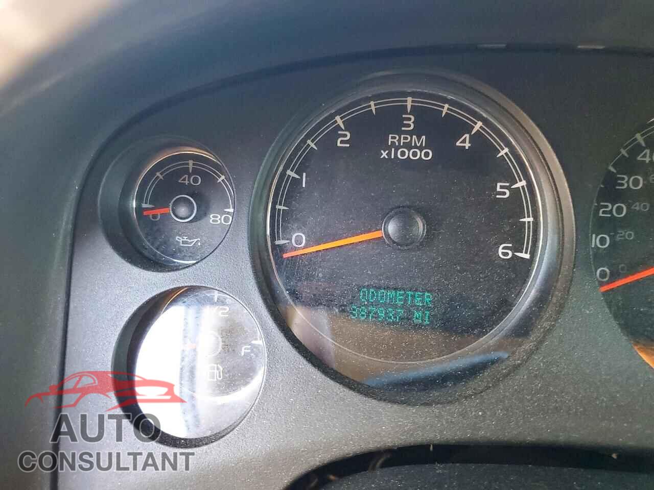CHEVROLET SUBURBAN 2011 - 1GNSCHE02BR219958