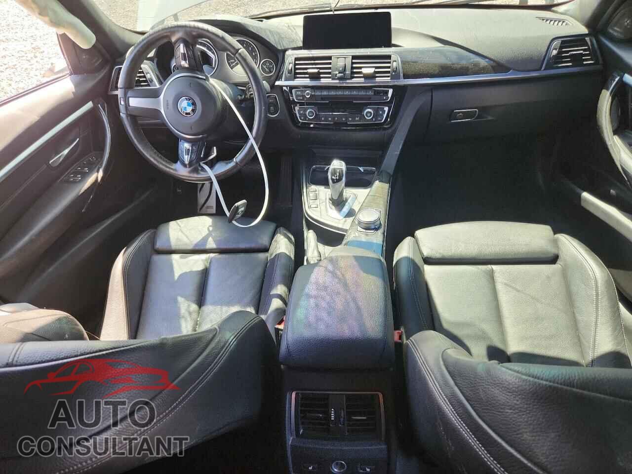 BMW 3 SERIES 2017 - WBA8B7G33HNU38271