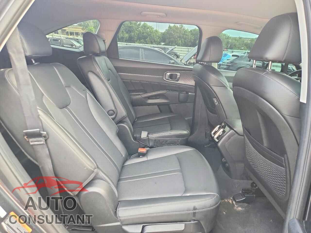 KIA SORENTO 2023 - 5XYRK4LFXPG232103