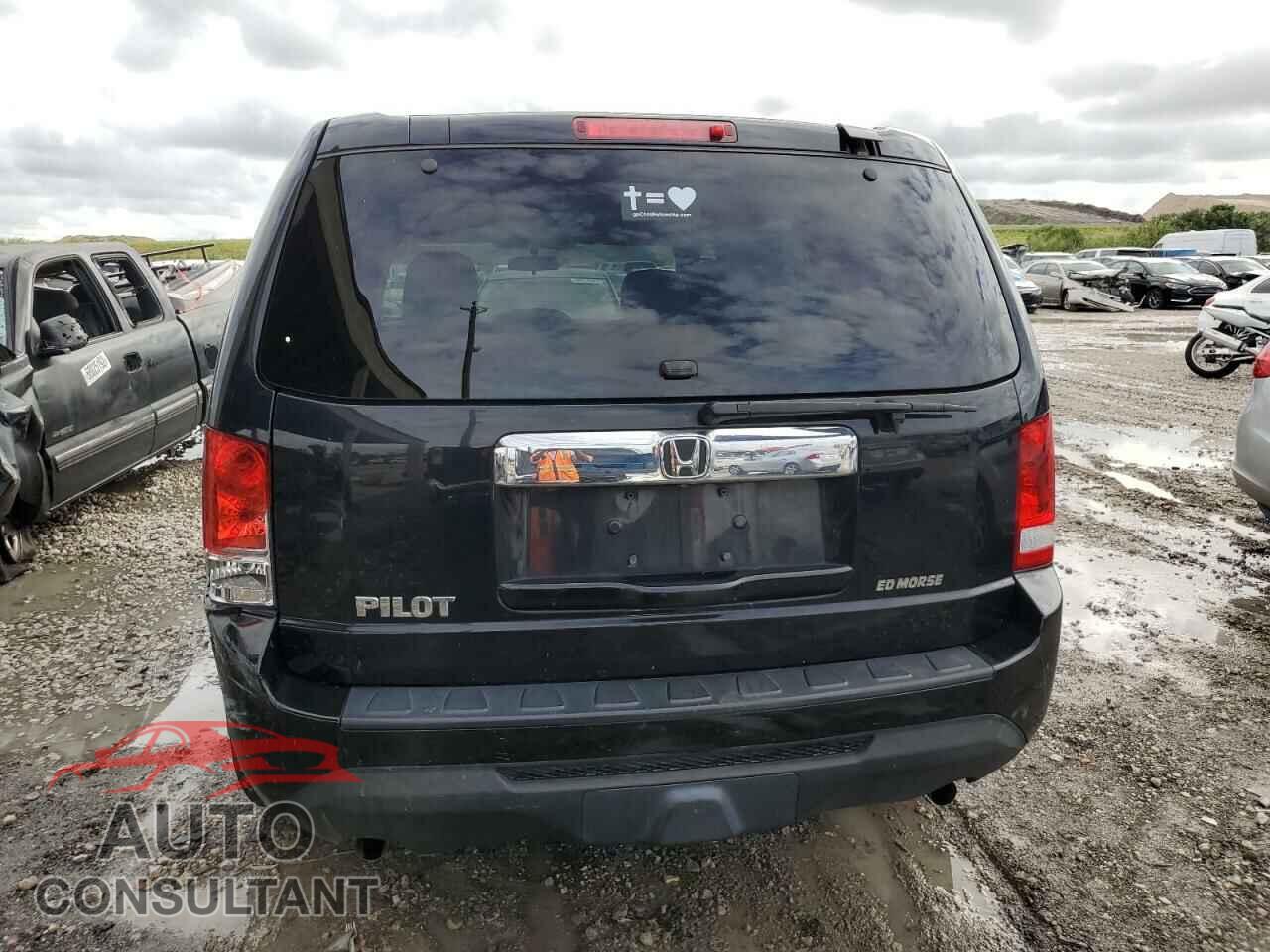 HONDA PILOT 2015 - 5FNYF3H28FB032682