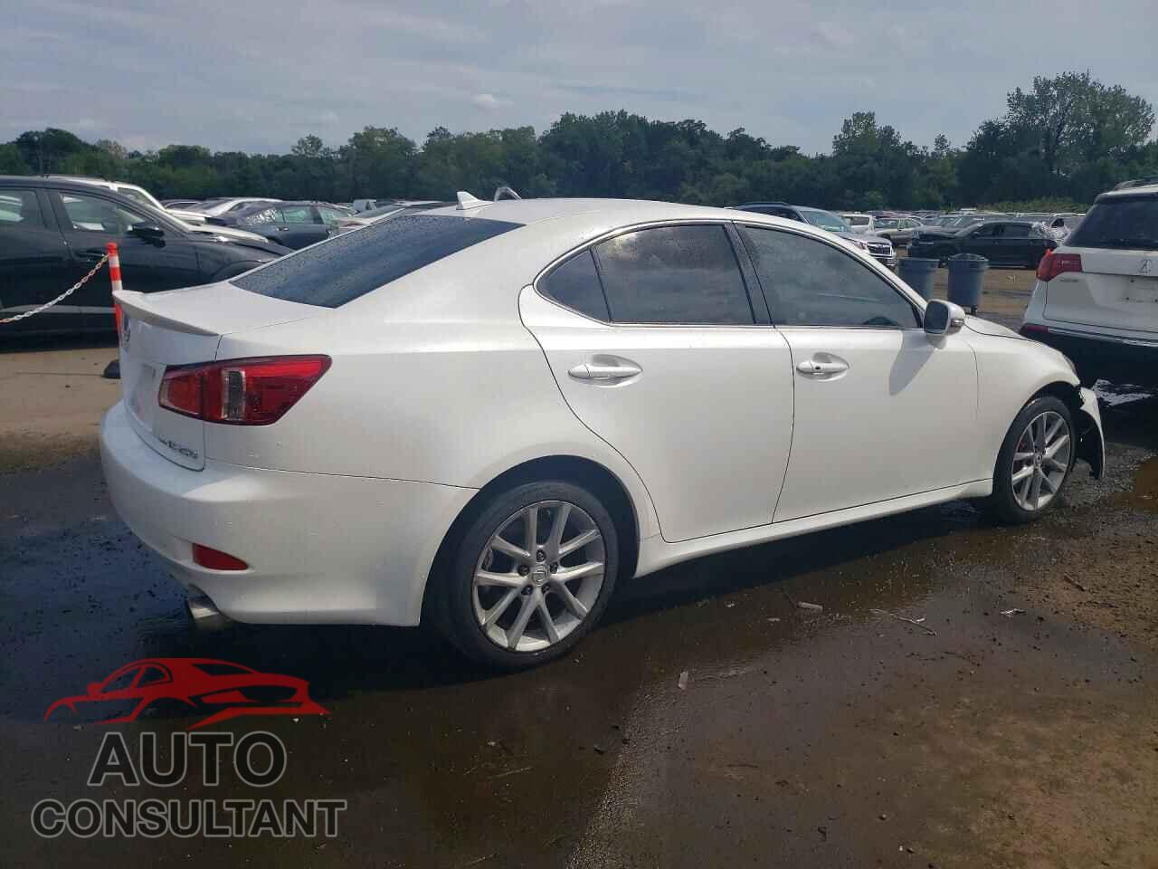 LEXUS IS 2011 - JTHCF5C27B5046743