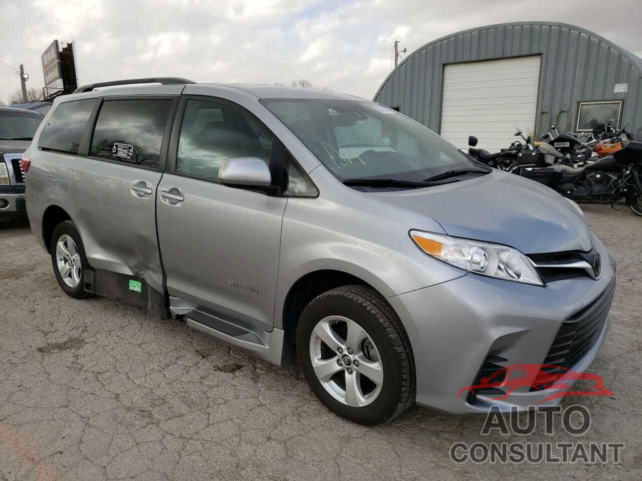 TOYOTA SIENNA 2018 - 5TDKZ3DC7JS935065