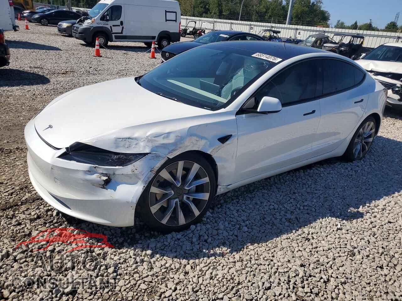 TESLA MODEL 3 2024 - 5YJ3E1EA3RF864139