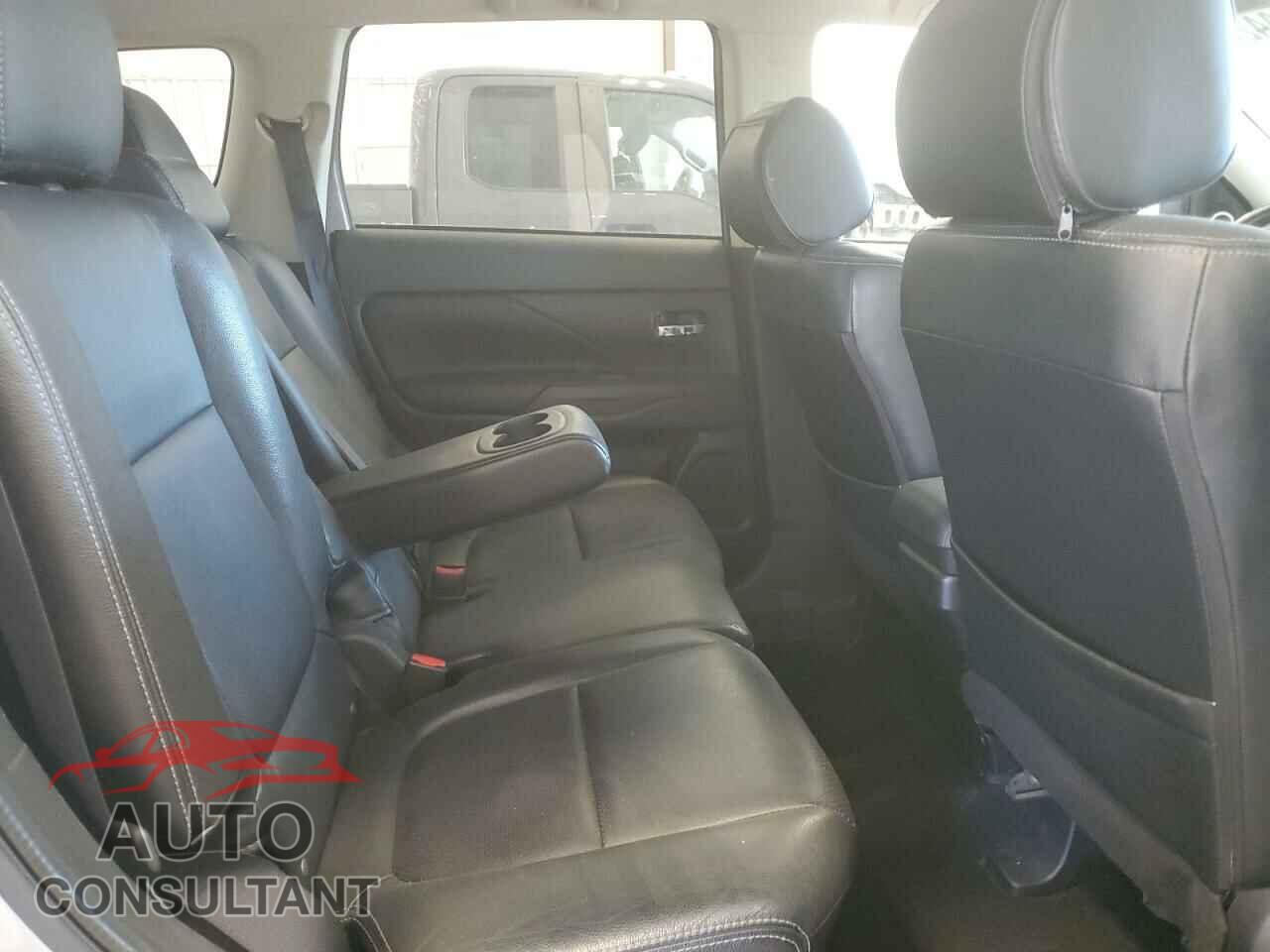 MITSUBISHI OUTLANDER 2016 - JA4AZ3A38GZ005015