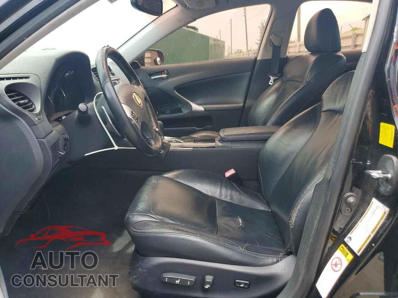 LEXUS IS 2011 - JTHBF5C27B5141606