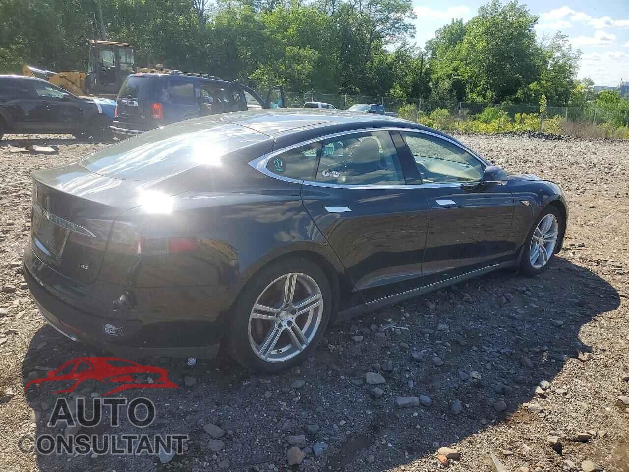 TESLA MODEL S 2013 - 5YJSA1CN1DFP12575