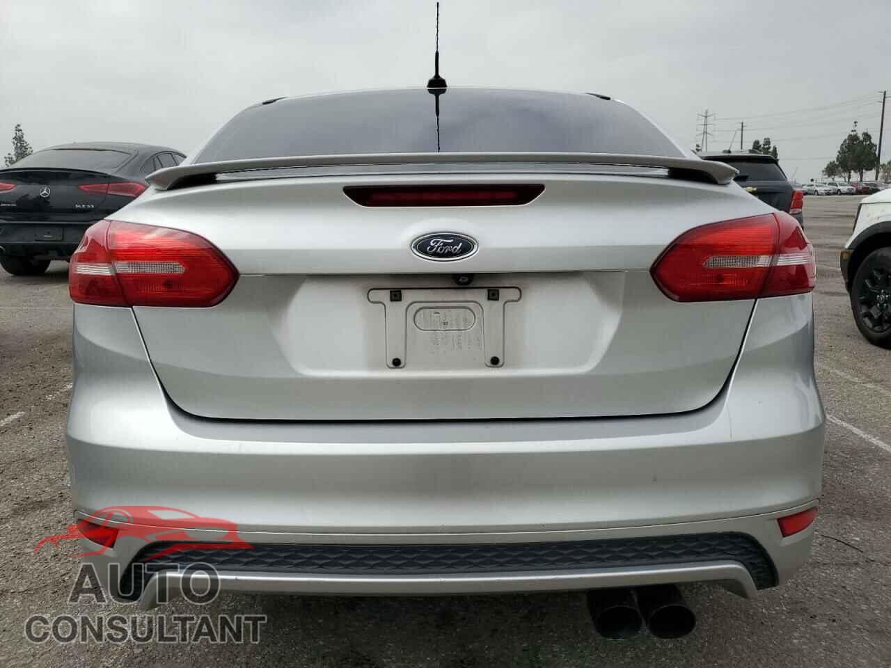 FORD FOCUS 2015 - 1FADP3F28FL348729