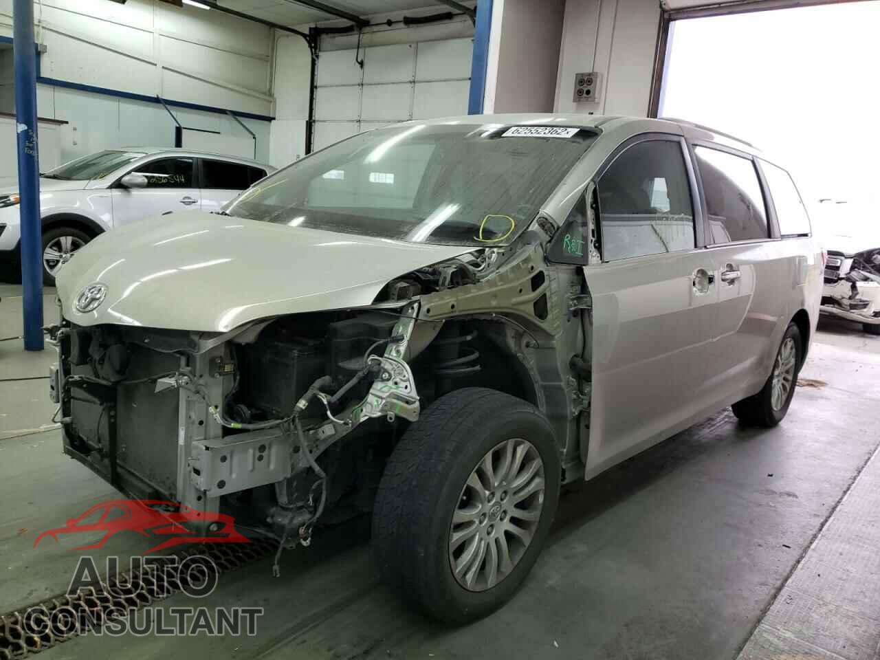 TOYOTA SIENNA 2017 - 5TDYZ3DC3HS816367