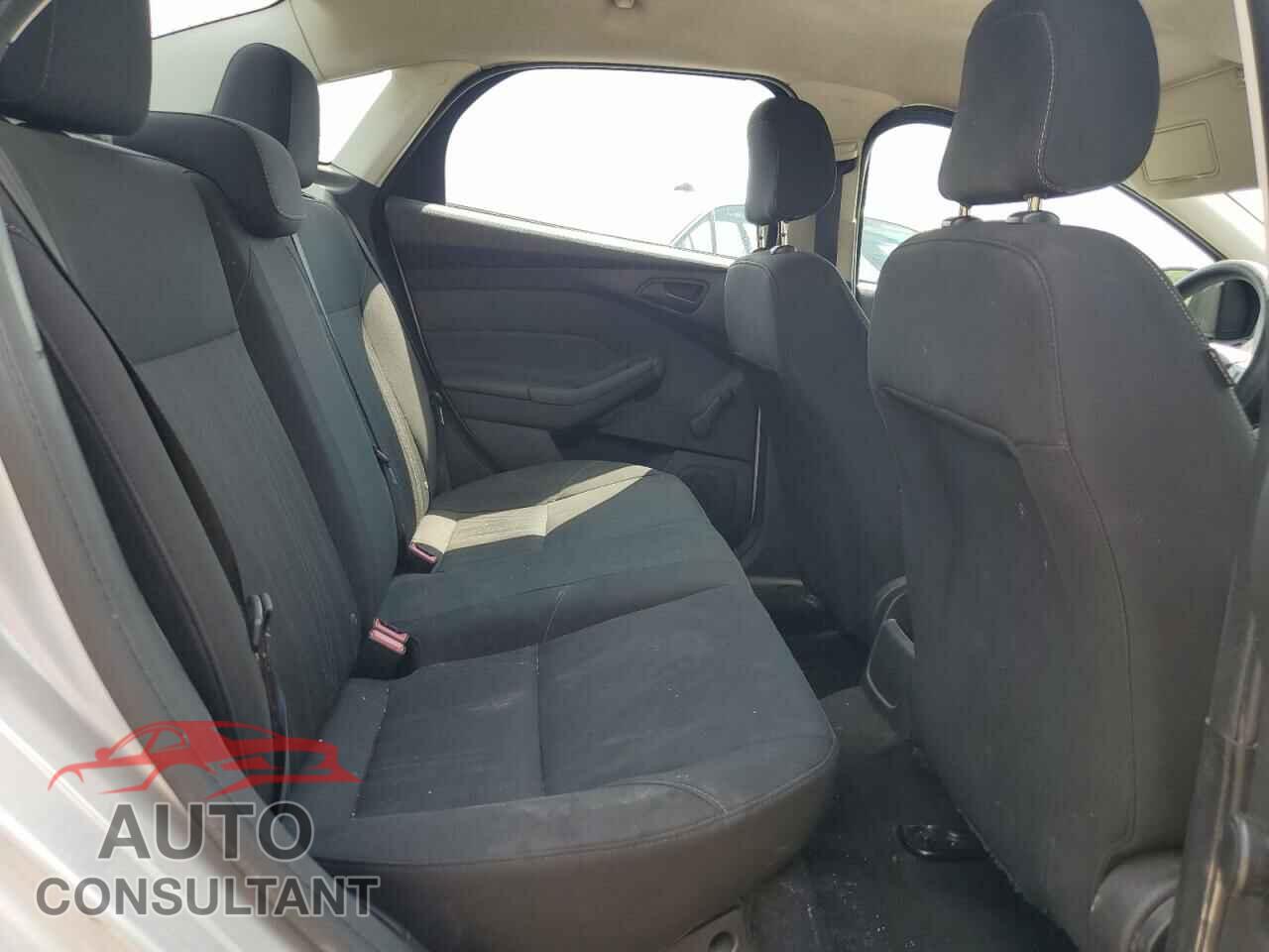 FORD FOCUS 2015 - 1FADP3E22FL355046