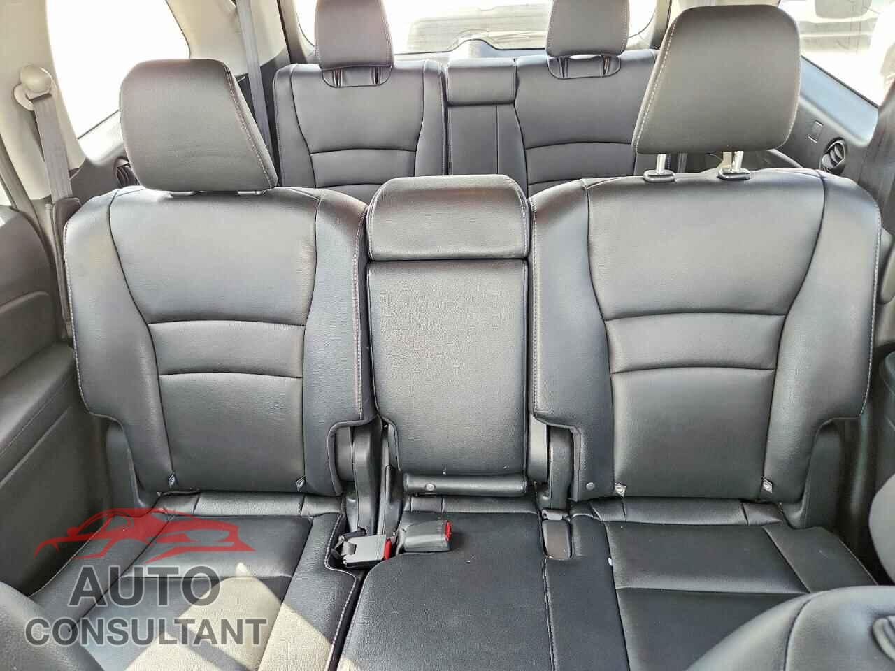 HONDA PILOT 2017 - 5FNYF5H71HB013868