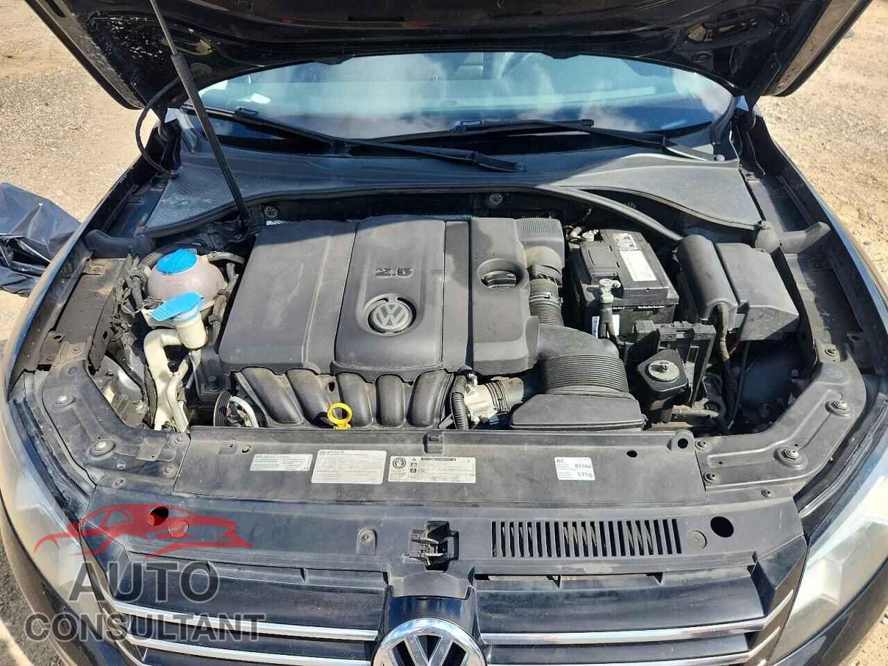 VOLKSWAGEN PASSAT 2014 - 1VWBP7A38EC007075
