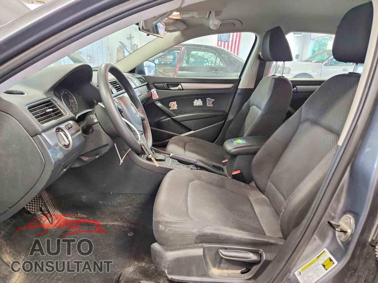 VOLKSWAGEN PASSAT 2014 - 1VWAP7A31EC025543