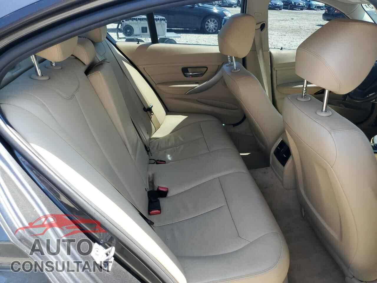 BMW 3 SERIES 2016 - WBA8E5G55GNU20432