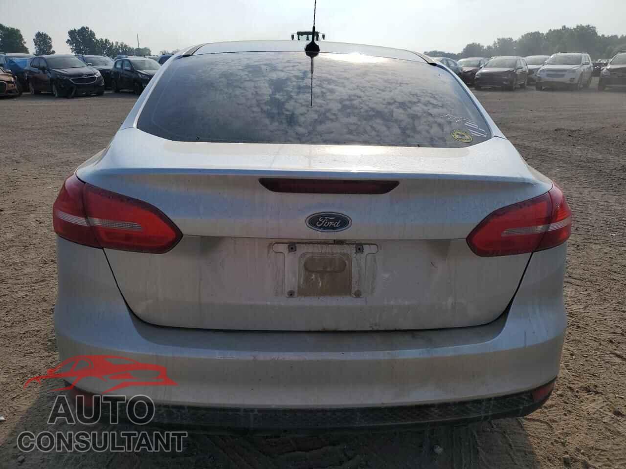 FORD FOCUS 2015 - 1FADP3E20FL347317