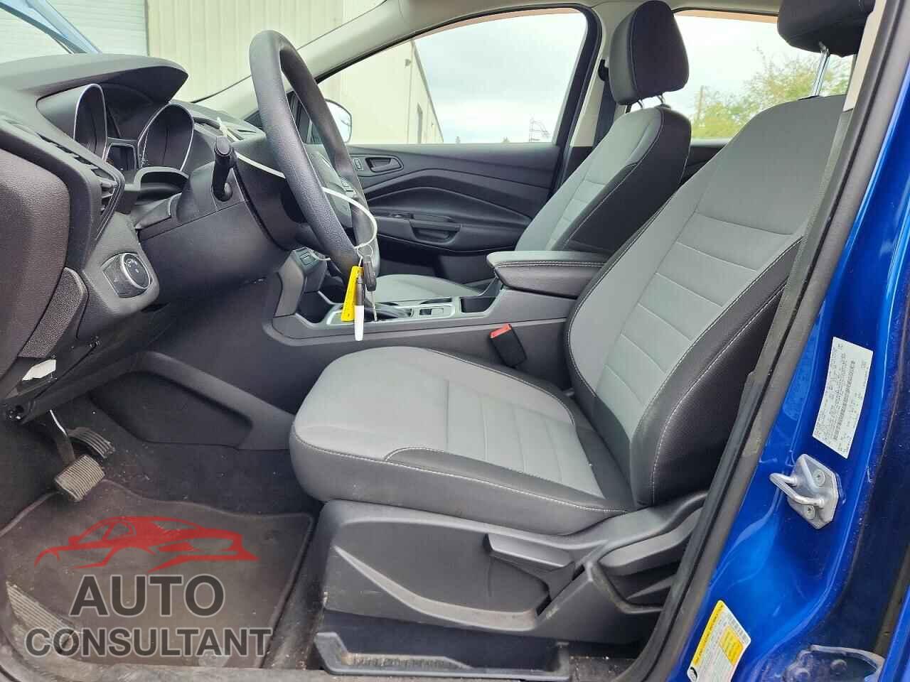 FORD ESCAPE 2017 - 1FMCU0F75HUC11796