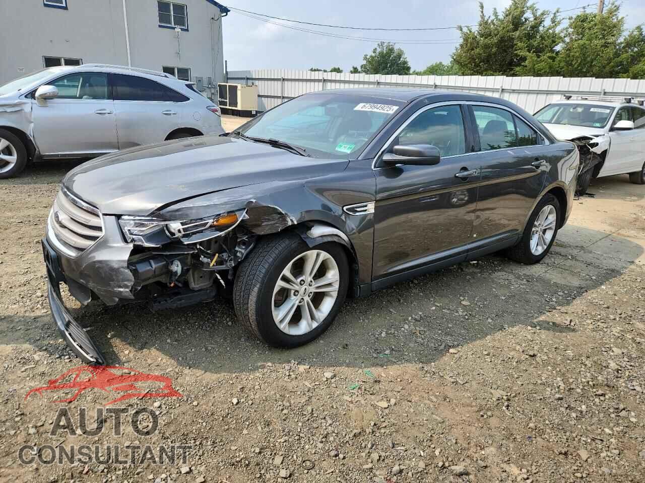 FORD TAURUS 2018 - 1FAHP2E85JG137622