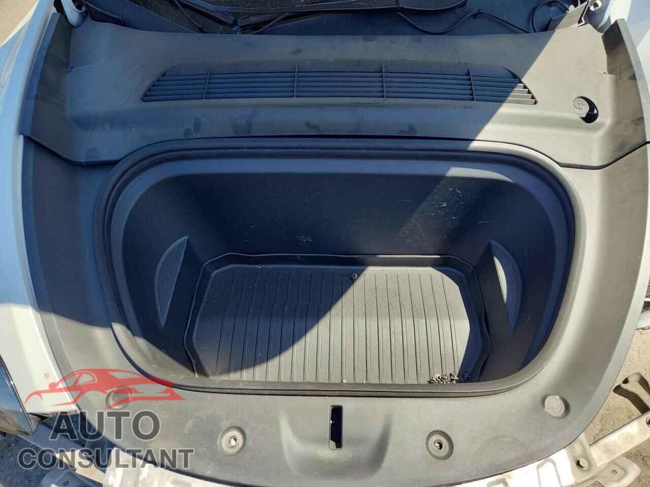 TESLA MODEL Y 2022 - 7SAYGDEE6NF438415